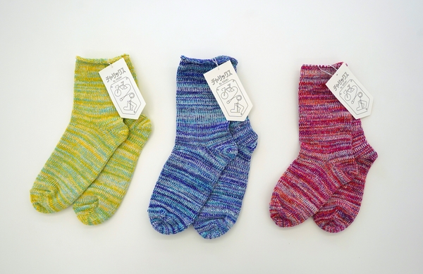 左：イエロー／ブルー／グリーンティ　真ん中：ターコイズ／ブルー／サファイヤ　右：キャロット／コスモス／パープル