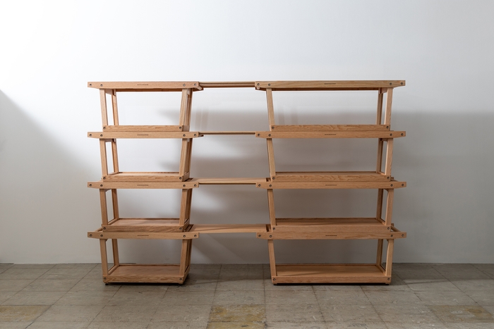 側面パネルをすべて取り外したオープンシェルフ