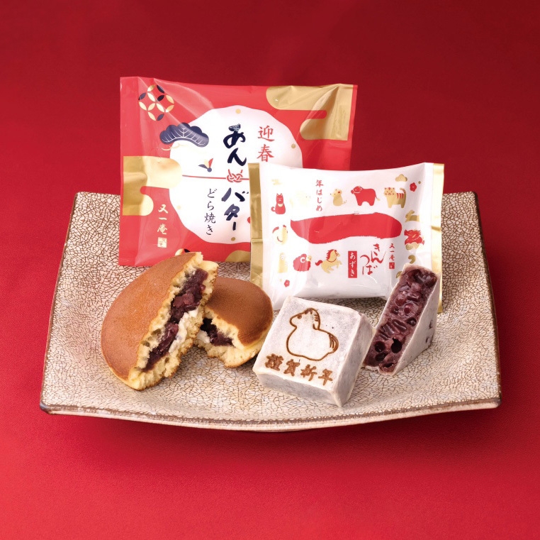 左:あんバターどら焼き 1個250円、右:干支焼印きんつば 1個200円