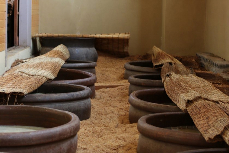 とば屋酢店の酢蔵の様子