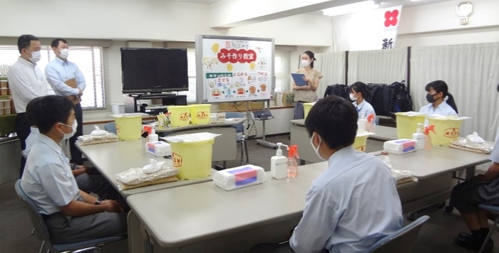 7月に実施した会社見学の様子