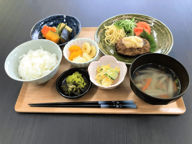 「そよ風エミテラス くまもと」昼食(一例)