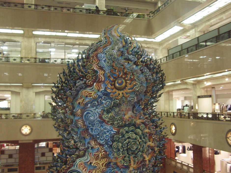 三越伊勢丹天女像