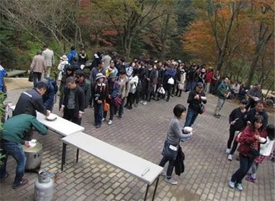 スープの振舞いの様子(昨年度)