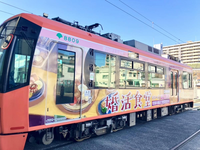 ラッピング車両(「婚活食堂」は片側のみ)