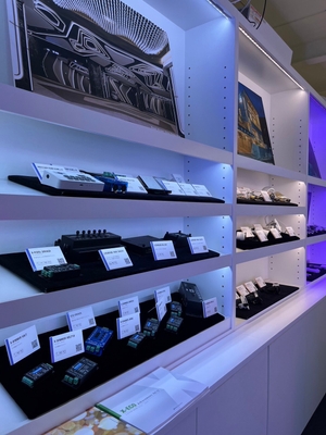 調光器や制御機器類も実物を展示しております