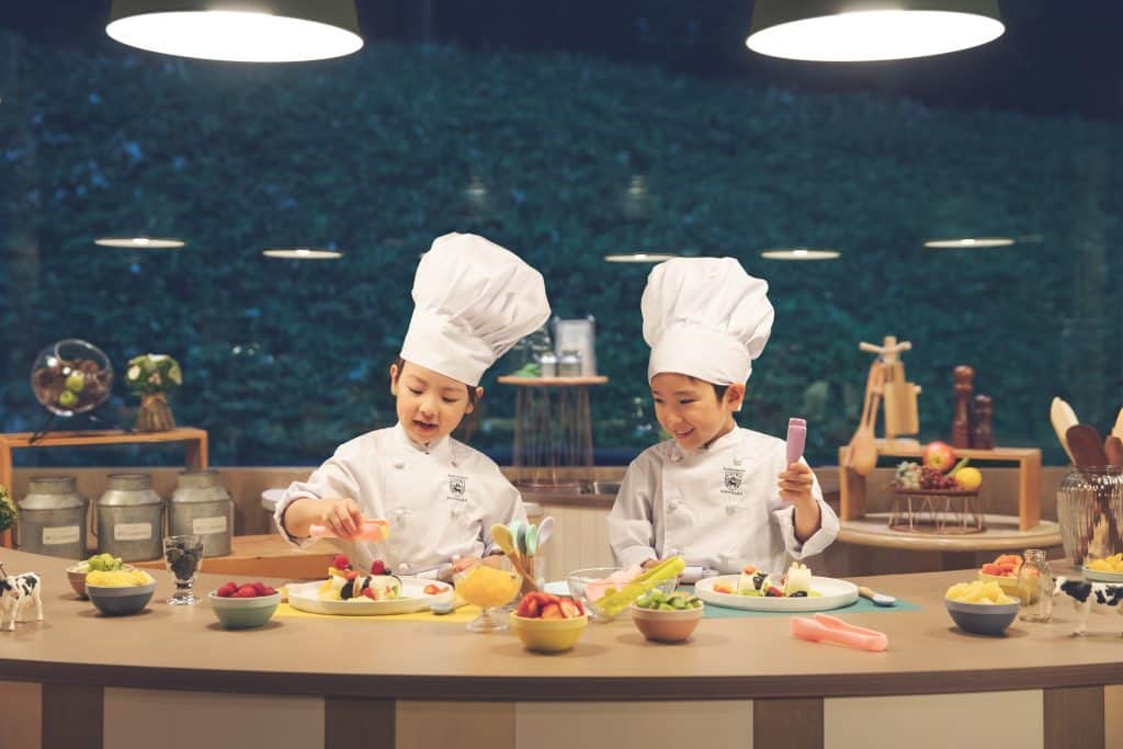 【リゾナーレトマム】「リゾナーレキッズスタジオ~リゾナーレトマム編~」開始 ~子どもたちが趣向をこらしたスイーツづくりを体験~ │期間:2021年7月1日~通年