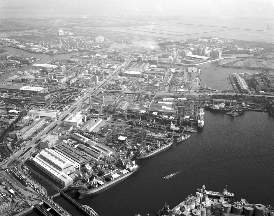 昭和40年代、造船所を中心としたものづくりのまちであった豊洲地区(写真提供:株式会社IHI)