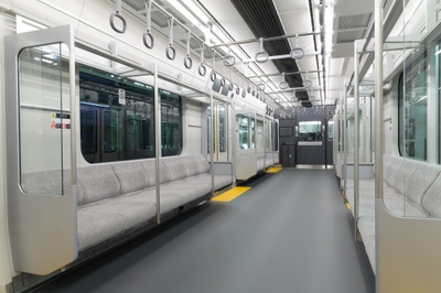 13000系車内(昼間)