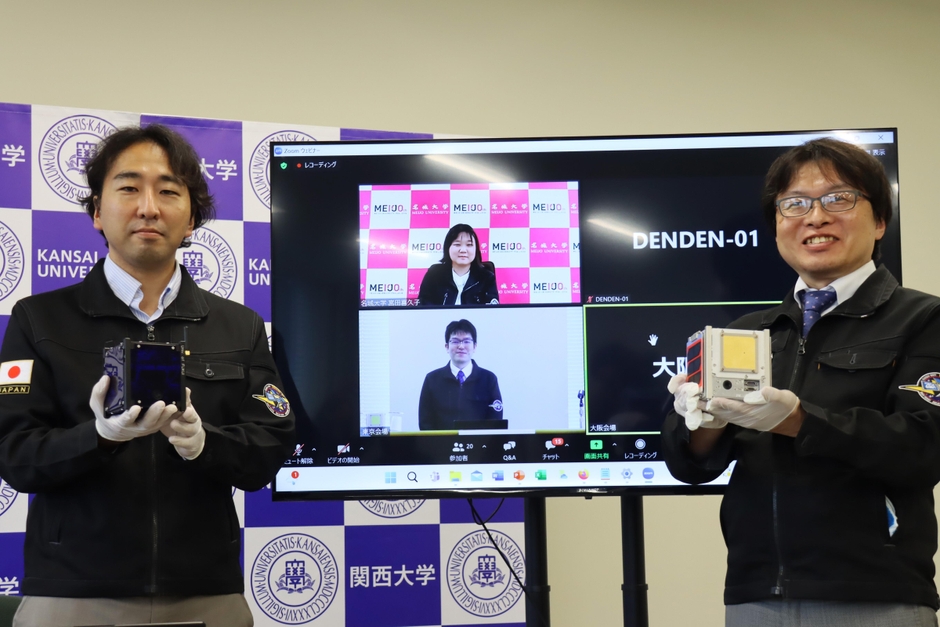 会見後の記念撮影