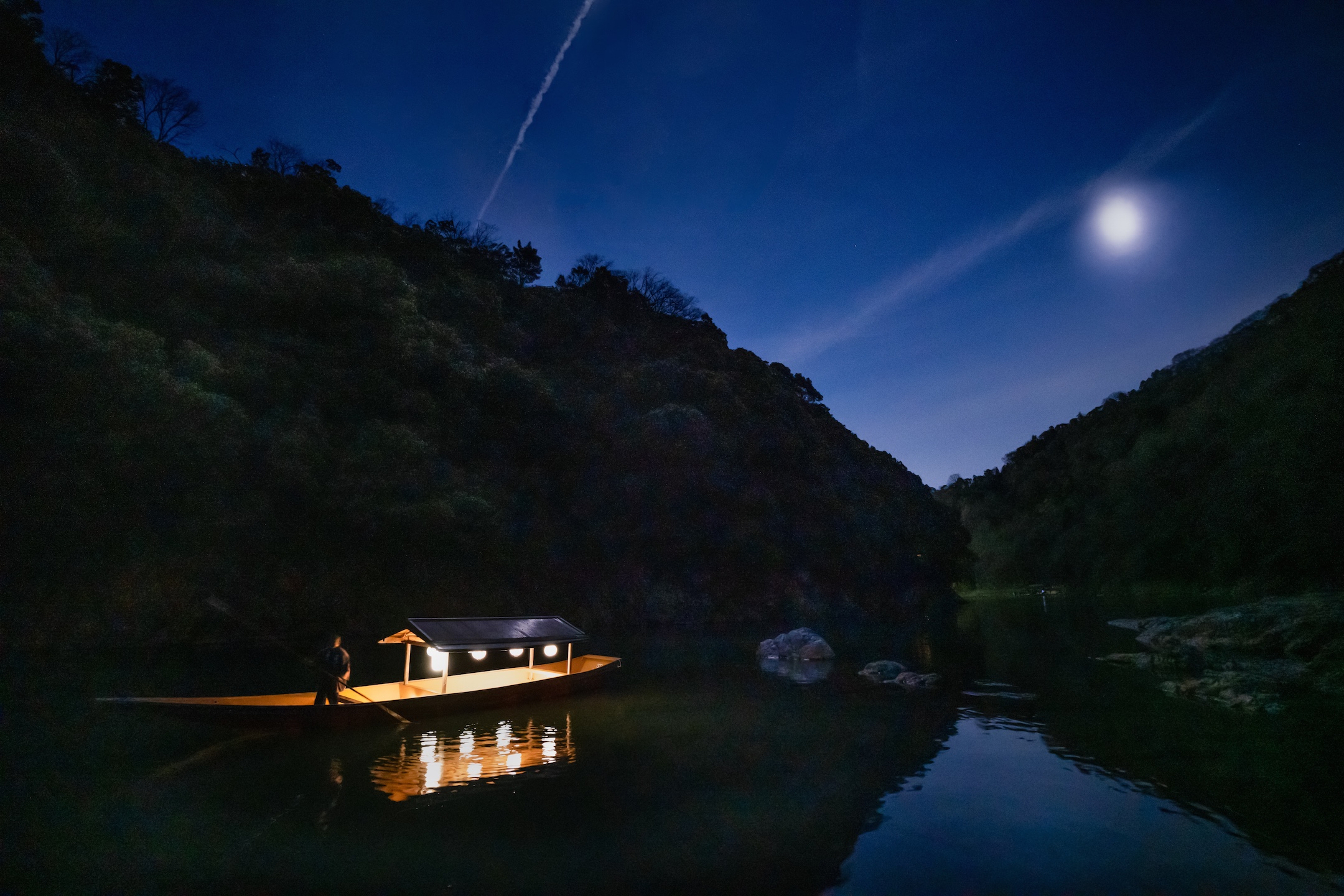 星のや京都　月夜を楽しむアクティビティ「奥嵐山の月明かり舟」1日1組限定で開催古(いにしえ)からの月の名所で月見酒を楽しむ～　期間：2020年9月26日〜10月4日、10月25日〜11月2日