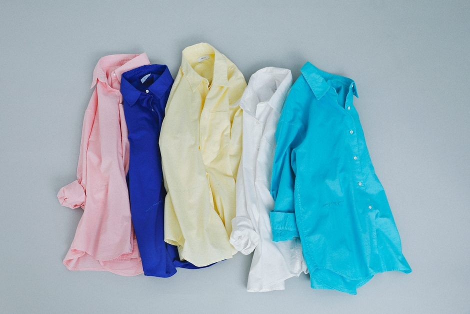 カラー刺繍シャツ 各¥9,900税込