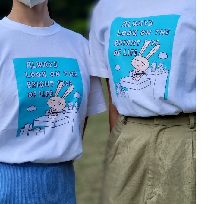 展示会テーマ「ALWAYS LOOK ON THE BRIGHT SIDE OF LIFE」のTシャツ