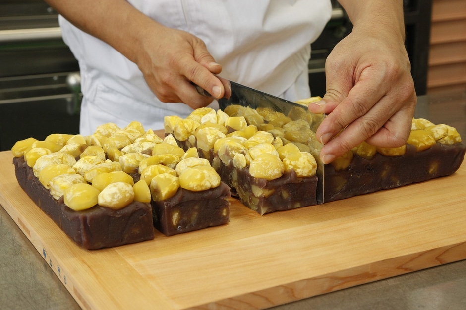 極　寸法にカット