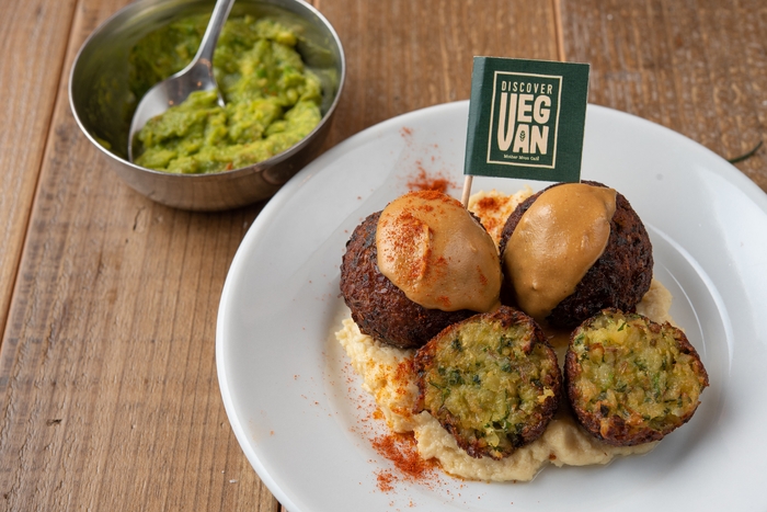 ファラフェル(ひよこ豆の中東風コロッケ) 605円(税込)