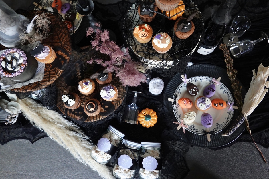 ハロウィン限定のカップケーキやメレンゲ、デコレーションケーキも!
