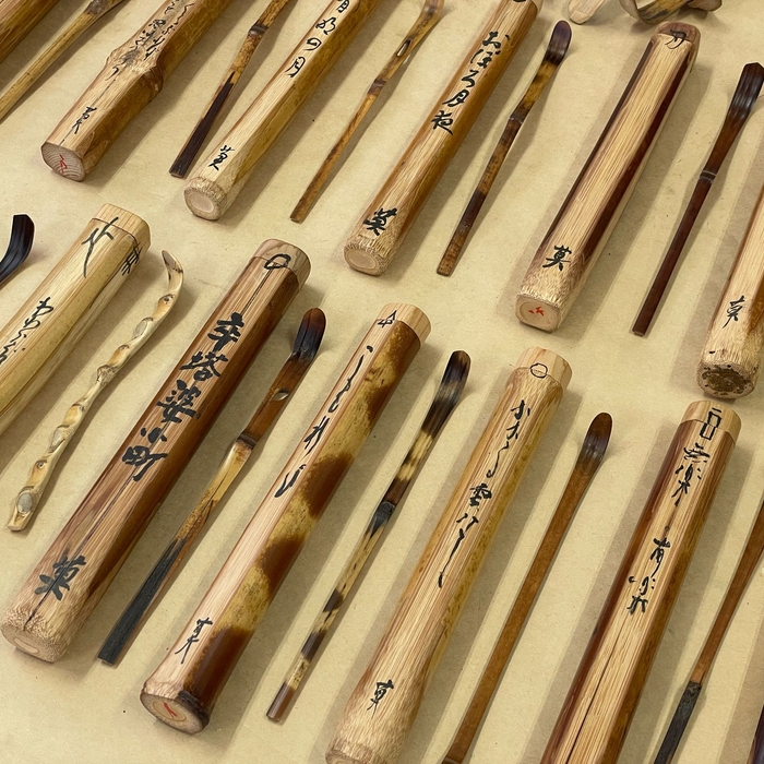 数々の珍しい煤竹茶杓