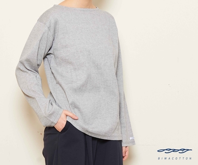 <ユニセックス>ビワコットンボートネックTシャツ(女性/1サイズ着用)