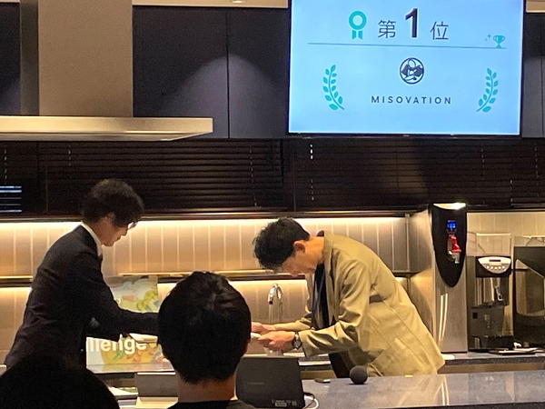 授賞式の模様(マッチング数1位のMISOVATION)