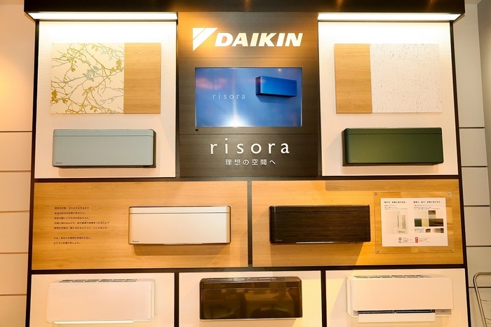 蔦屋家電「risora」展示コーナー1