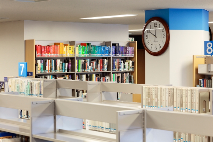 藤本 由紀夫 《RAINBOW AT THE LIBRARY》2017年/撮影:椎木 静寧
