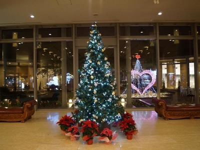 ロビークリスマスツリーとハートのオブジェ