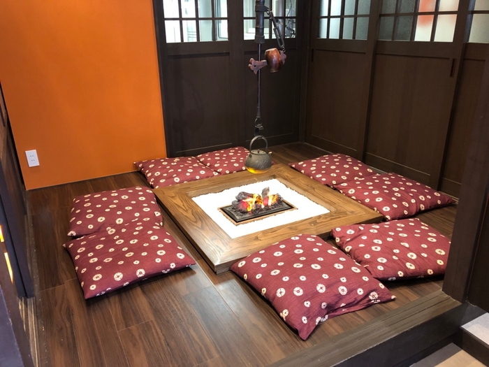 高山プリン亭　店内囲炉裏