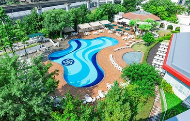緑溢れるリゾート空間で夏をENJOY 2019年7月13日（土） ガーデンプールオープン 千里阪急ホテルにて