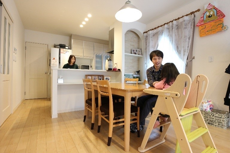 快適な『ZEH』で暮らしている田中さん家族