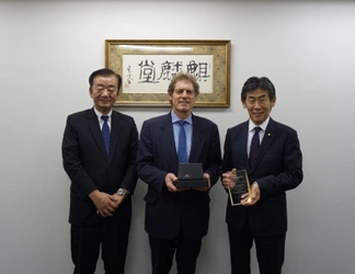 野菜摂取状況を“見える化”する『ベジメータ』日本第1号機 　アルテックからキリン堂へ引き渡し