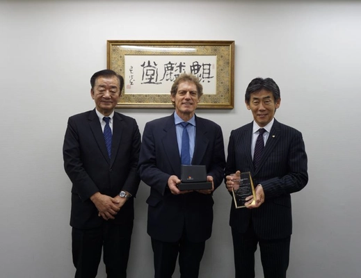 野菜摂取状況を“見える化”する『ベジメータ』日本第1号機 　アルテックからキリン堂へ引き渡し