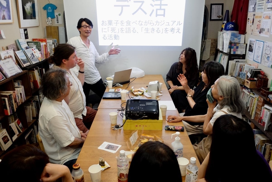 会議室やカフェでデス活ワークショップを日本各地で実施しています。