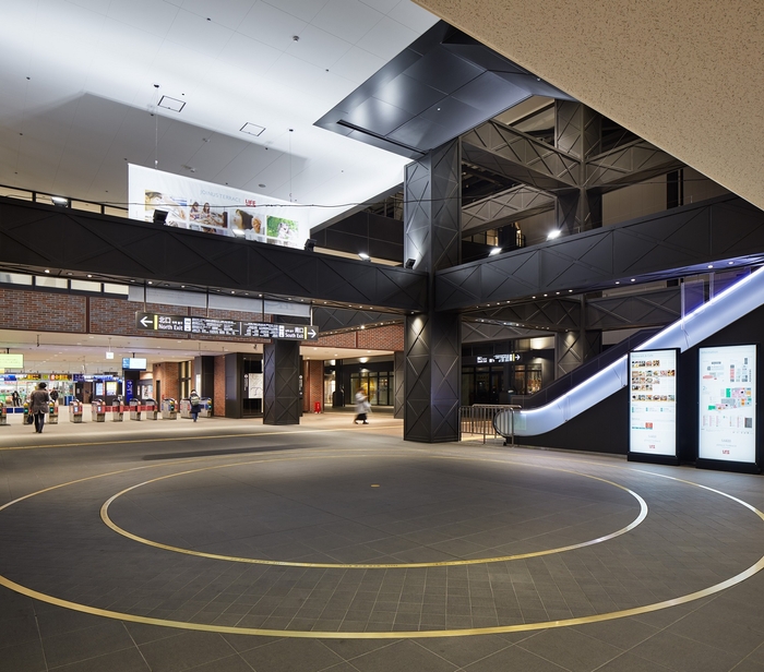 駅の広場空間と商業施設ジョイナステラス二俣川