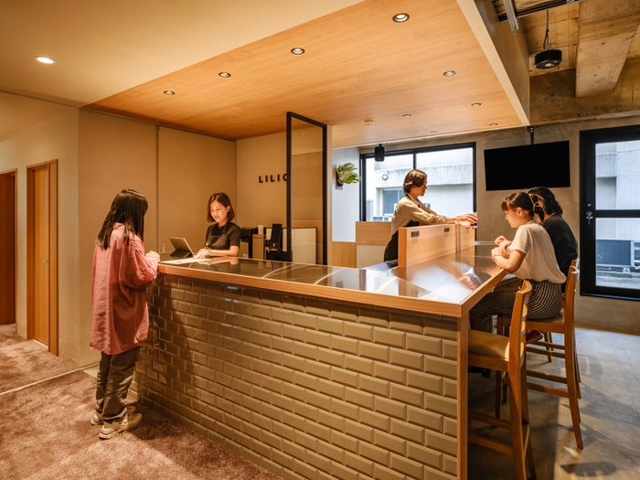 受付&カフェカウンター