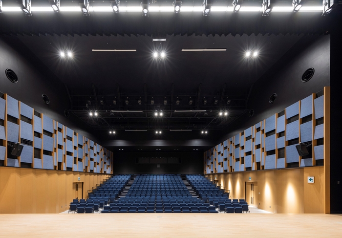 パレットⅡ内「芸術ホール(客席側)」