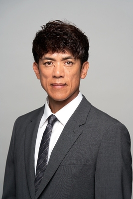 松井稼頭央さんについて: PL学園卒業後、埼玉西武ライオンズ入団。オールスター選出、MVP獲得などさまざまな快挙を達成。その後、ニューヨーク・メッツに移籍し、日本人初の内野手メジャーリーガーとなるなど、日米の複数球団で活躍した。 コメント: 「今回のロケットナウのCMでは、野球解説者としての立場から出演させていただきました。 現役時代は“スピード”を意識していました。 ロケットナウのサービスにも、その価値がしっかりと表れていると感じています。 さらには送料とサービス料が無料です! ぜひ、このサービスを体験していただきたいと思っております」