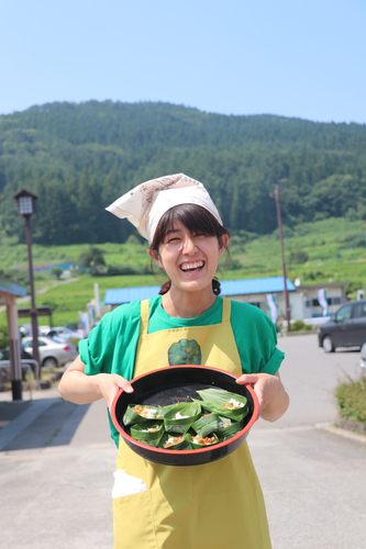榎本郁美（えのもと　いくみ）  前職は学校給食の調理員。 その経験を活かし、「食から農業の活性化プロジェクト」に取り組んでいます！