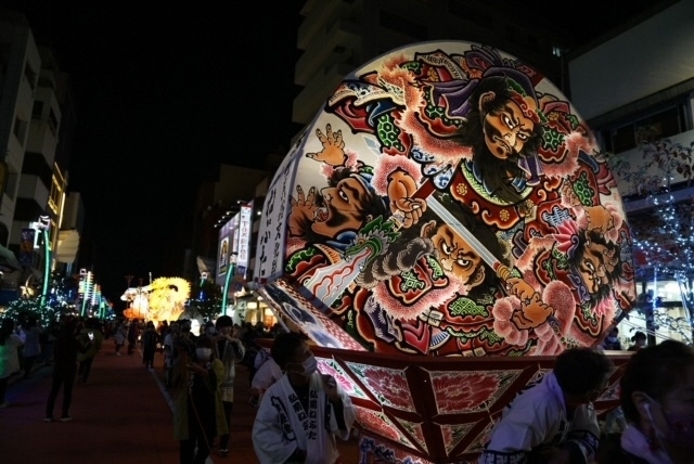 扇ねぷた ※鏡絵は昨年のものです。