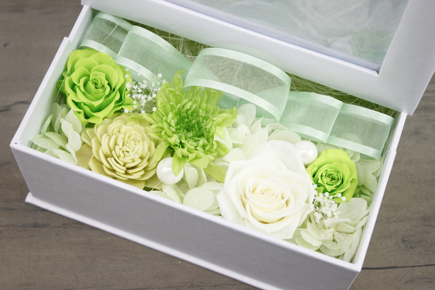 菊のお花を使い統一感のあるカラーで仕上げた温かみのあるアレンジです(4)