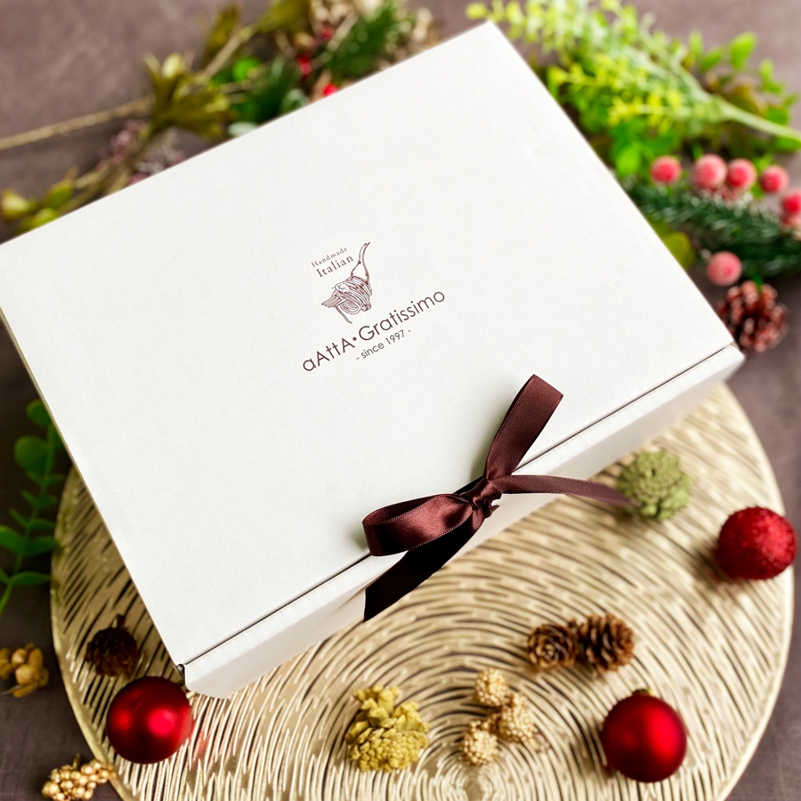 お届け例03:可愛いリボン付きの配送箱