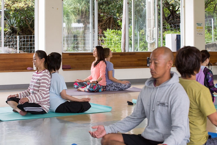 心、身体をつなぐペアヨガ