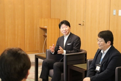 呂学長らと懇談する伊原木知事