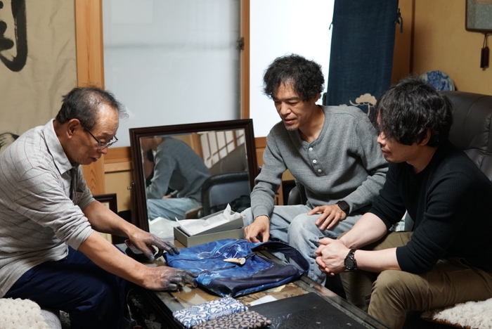 浜染工房での打合せ:グルーバーレザー:徳永、株式会社メルセン:中川氏、浜染工房:浜完治