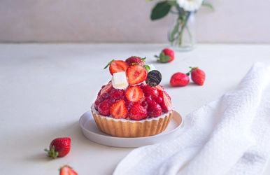 【ホワイトデーの贈り物に】甘酸っぱいいちごを愉しむ限定タルト販売中！