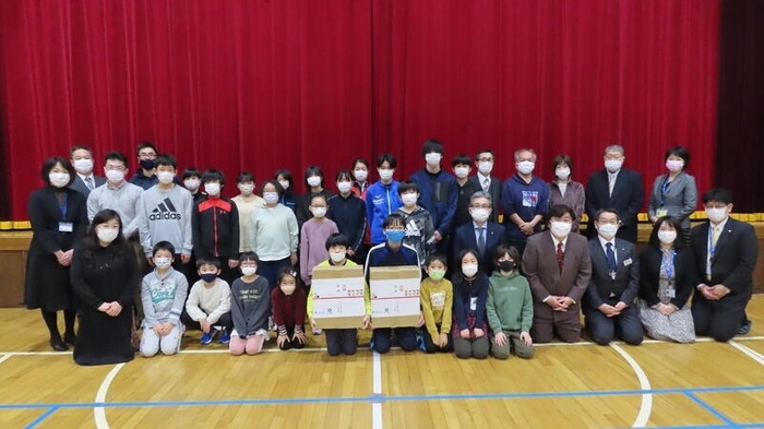 <2022年行なわれたリユースノートPC贈呈式の様子>