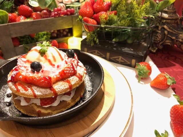 お城のもちもち苺パンケーキ[1,100円]