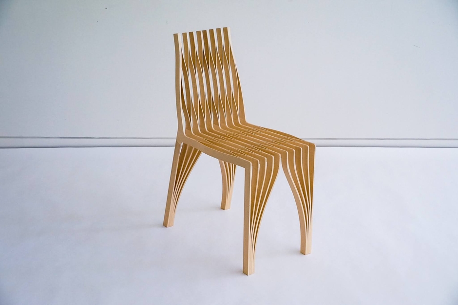 隈研吾氏デザインの椅子「スケスケ」