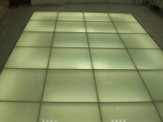 【納入事例レポート】あ、ここにも杉田エース！Vol.69札幌市白石区の新しい顔になった大型商業施設「イーアス札幌」内のJTBトラベランド東札幌SC店舗に、ガラス床『マリムシステム』が採用されました。