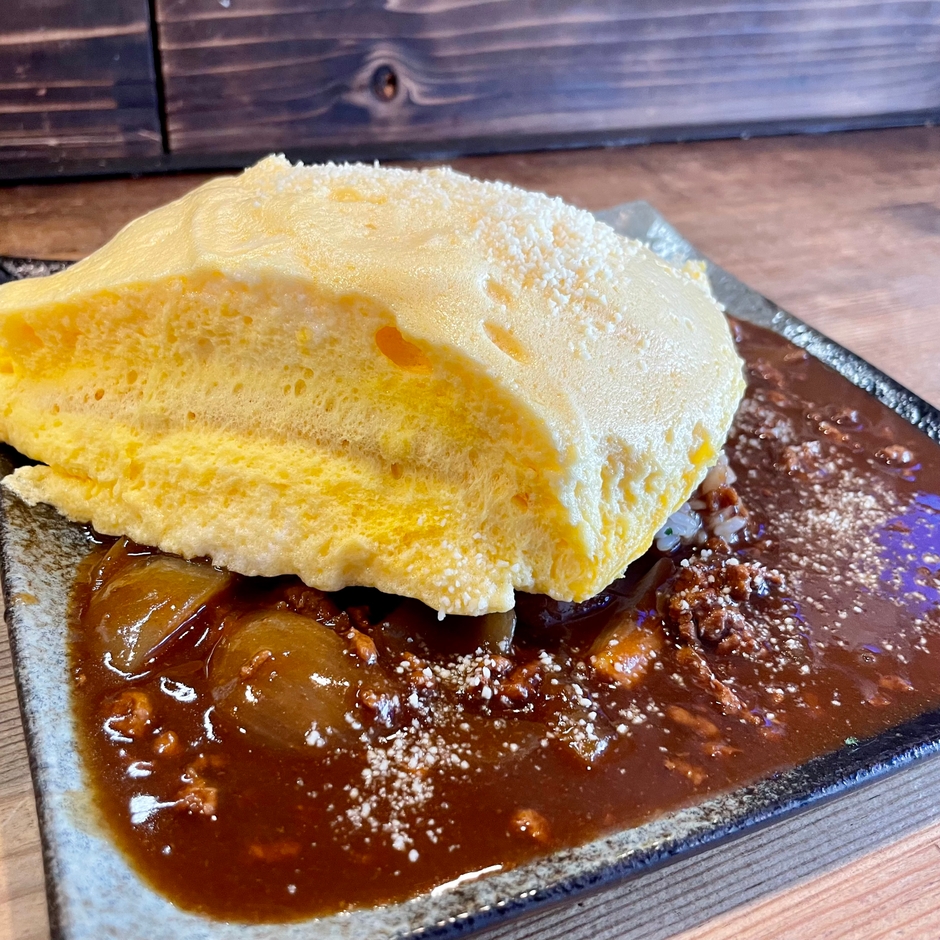 高さの増した存在感のあるスフレオムライス