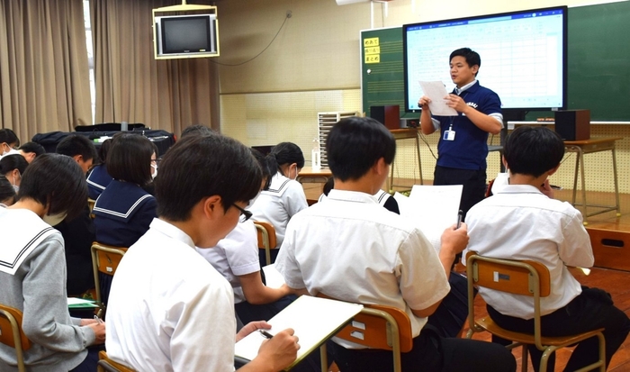 令和6年(2024年)に実施した出張講義の様子